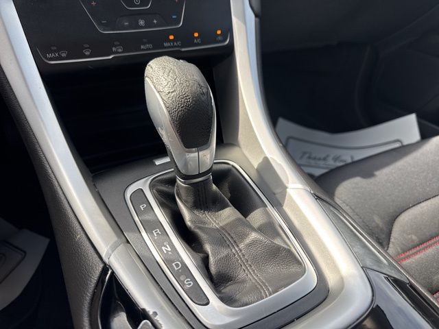 Used 2015 White Ford SE image 21