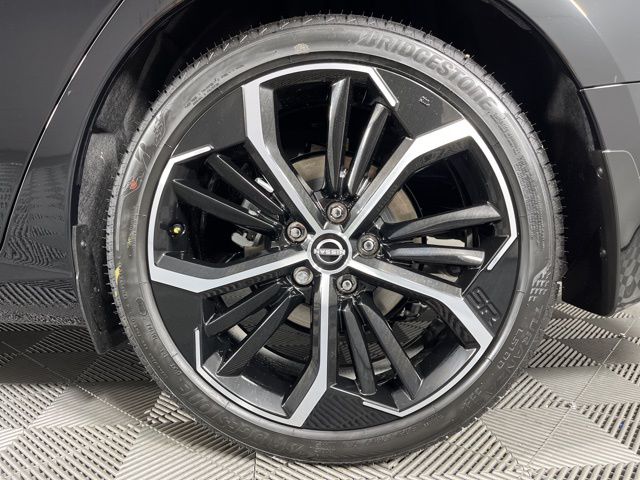 2025 Super Black Clearcoat Nissan Altima 2.5 SR FWD Sedan