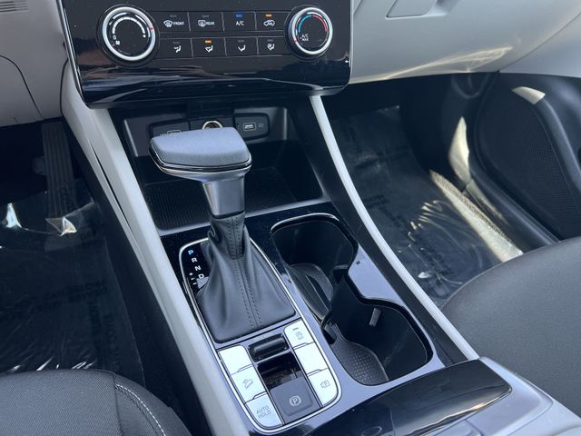 Used 2024 Silver Hyundai SE image 23