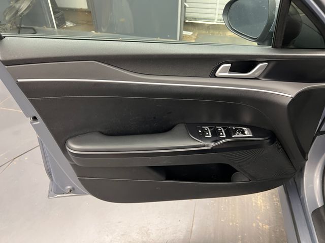 2022 Everlasting Silver Kia K5 LXS FWD Sedan