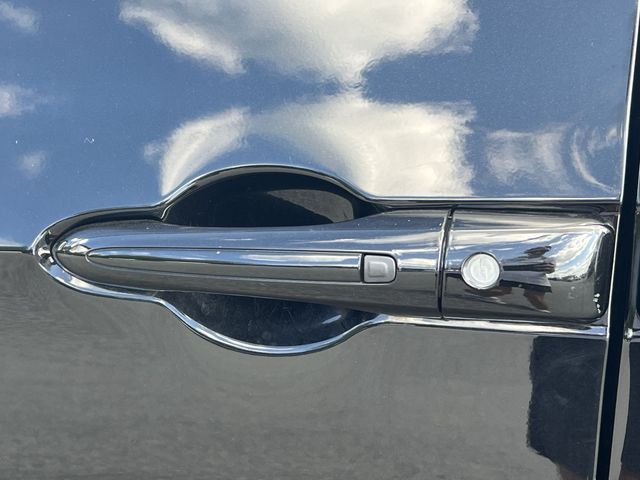 Used 2025 Black Chrysler Select image 43