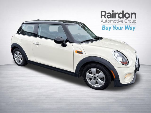 Pepper White 2015 MINI Cooper Hatchback Front-Wheel Drive 6-Speed Automatic