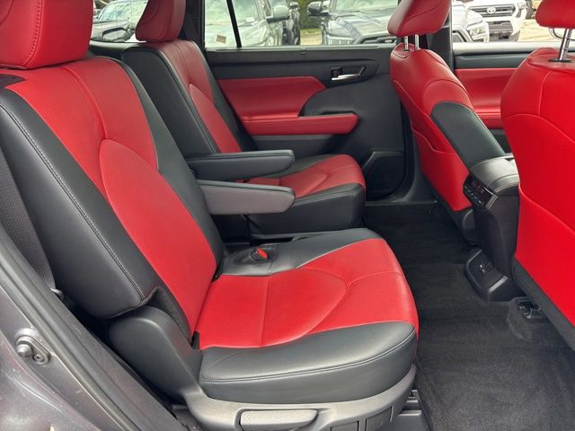 Used 2024 Toyota Highlander SUV