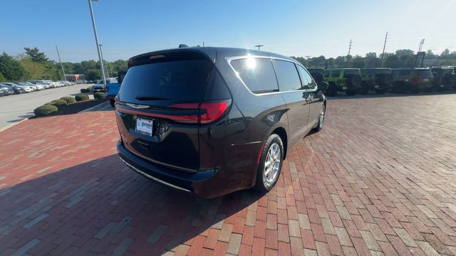Used 2023 Chrysler Pacifica Van