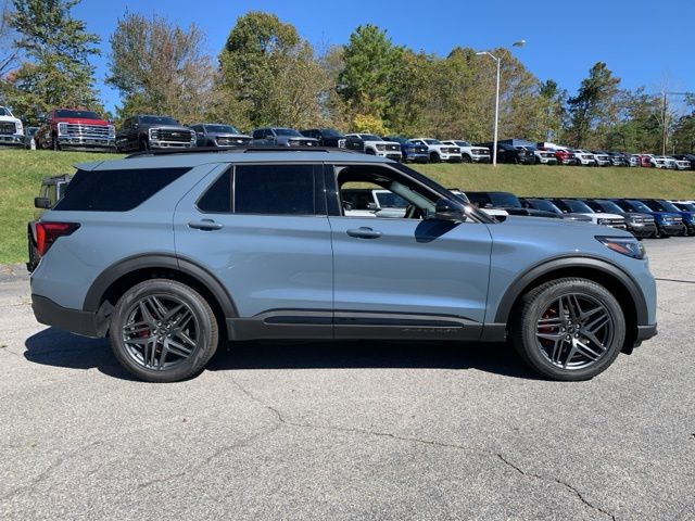 2025 Ford Explorer ST 6