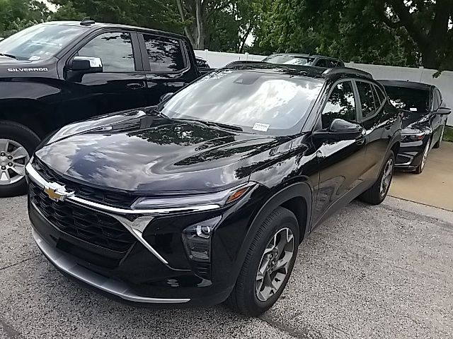 Used 2025 Chevrolet Trax SUV