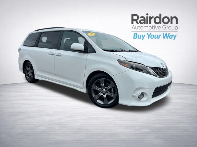 Super White 2015 Toyota Sienna SE 8-Passenger Minivan Front-Wheel Drive 6-Speed Automatic Overdrive