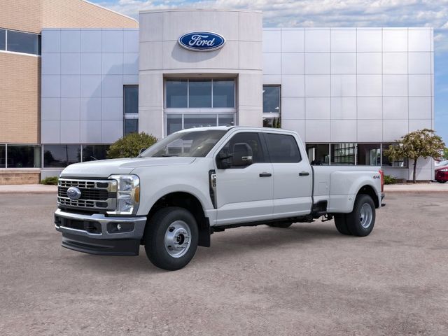 Oxford White 2026 Ford F-350 Super Duty Pickup Truck Four-Wheel Drive Automatic