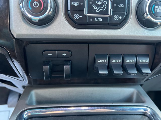 2014 White Platinum Clearcoat Metallic Ford F-250SD Platinum 4X4 Truck