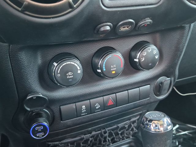 Used 2018 White Jeep Sport image 25