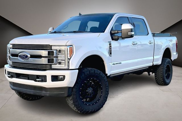 White Platinum Clearcoat Metallic 2019 Ford F-250 Super Duty Limited Crew Cab 4WD Pickup Truck Four-Wheel Drive 6-Speed Automatic