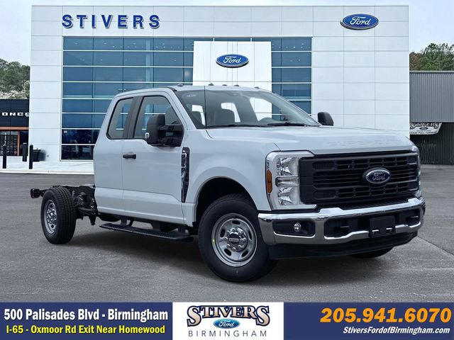 Oxford White 2026 Ford F-250 Super Duty XL SuperCab LB RWD Pickup Truck 4X2 Automatic