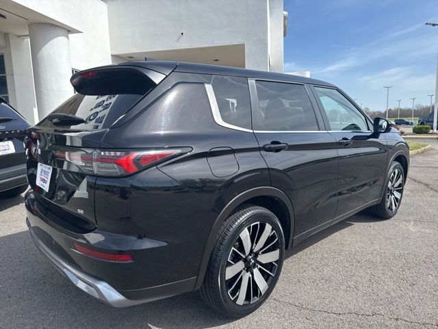 Used 2025  Mitsubishi SE image 8