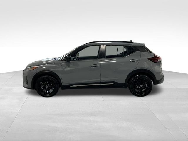 2023 Nissan Kicks SR 17