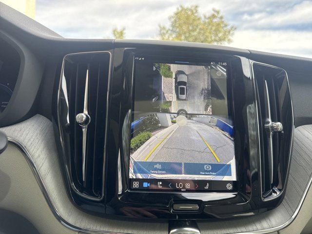 2025 Volvo XC60 Plug-In Hybrid T8 Plus photo