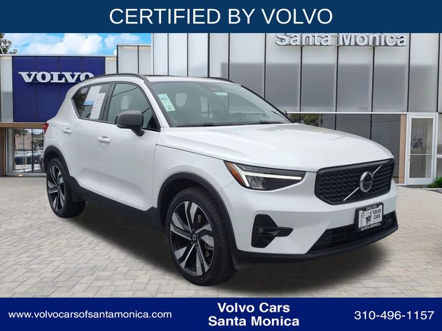 2023 Volvo XC40 B5 Plus Dark Theme AWD
