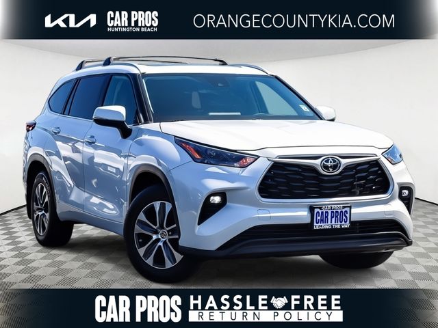 White (Wind Chill Pearl) 2024 Toyota Highlander SUV / Crossover Front-Wheel Drive 8-Speed Automatic