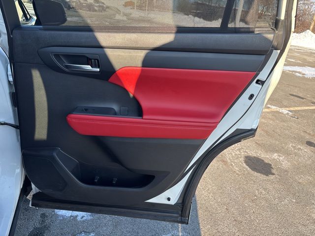 used 2022 Toyota Highlander car, priced at $31,899