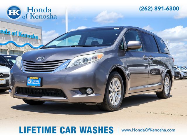 2015 Toyota Sienna XLE 7-Passenger Auto Access Seat