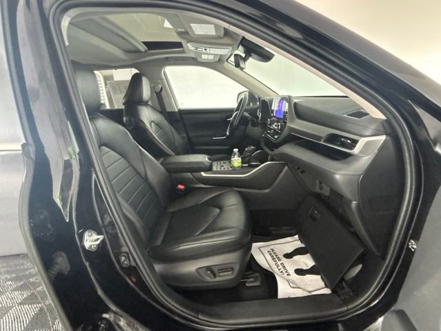 Used 2023 Toyota Highlander SUV