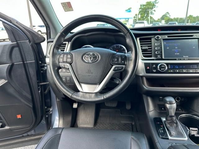 2019 Toyota Highlander Limited Platinum 13