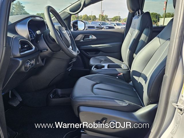 New 2026 Silver Chrysler Select image 5