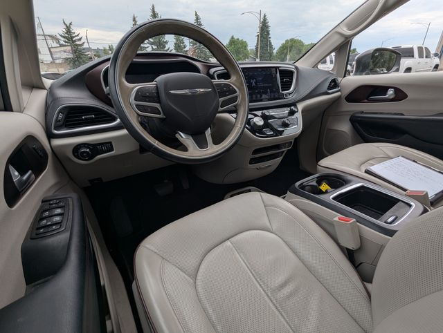 2018 Granite Crystal Metallic Clearcoat Chrysler Pacifica Limited FWD Van