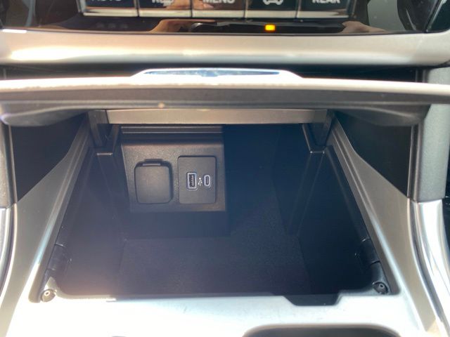 2021 Ford Explorer XLT - White Metallic exterior view 18