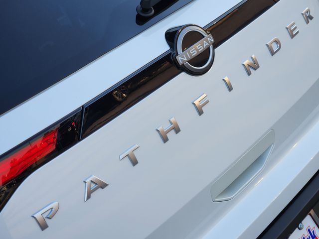2025 Nissan Pathfinder SV photo 4