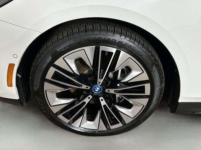 2025 BMW i5 xDrive40 32