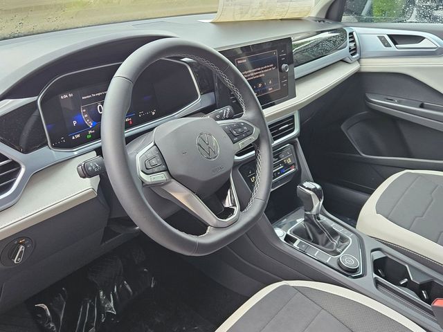 2025 Volkswagen Taos SE - Photo 9