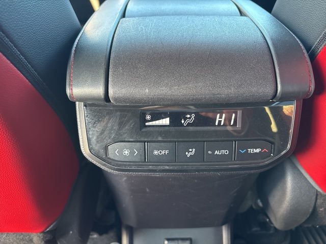 used 2022 Toyota Highlander car, priced at $31,899