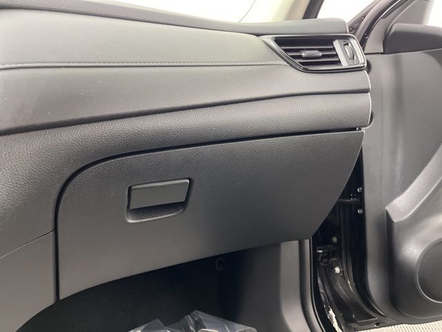 2019 Magnetic Black Pearl Nissan Rogue S FWD SUV
