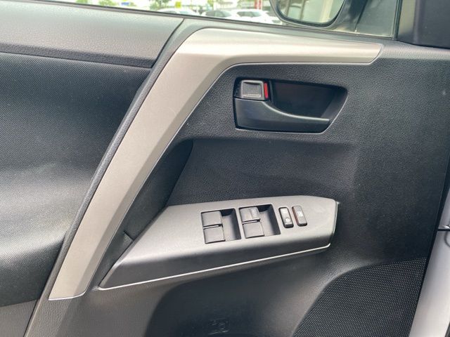 2017 Toyota RAV4 LE photo