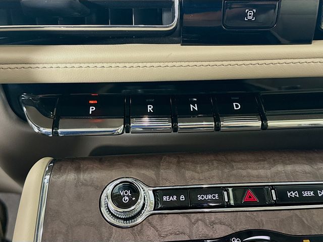 2022 Pristine White Metallic Tri-Coat Lincoln Aviator Reserve RWD SUV