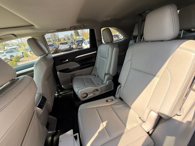 Used 2019  Toyota XLE image 4