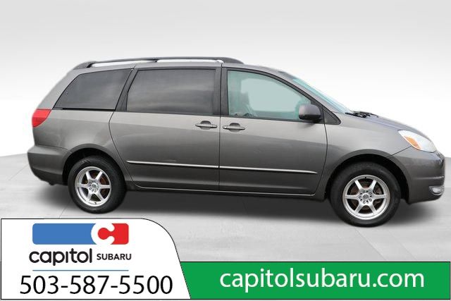 2004 Toyota Sienna XLE 15