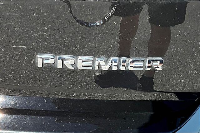2022 Chevrolet Traverse Premier photo