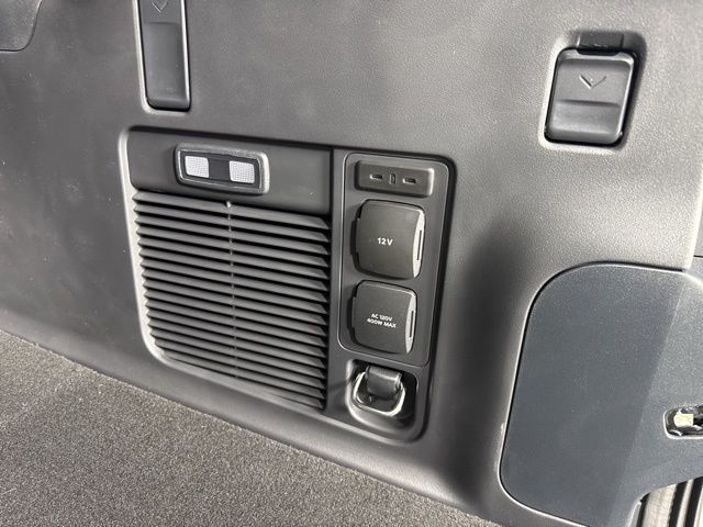 2025 Space Silver Metallic Ford Expedition Max 4X4 SUV