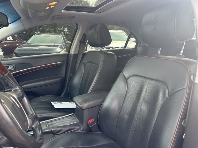 Used 2011 Black Lincoln Base image 21