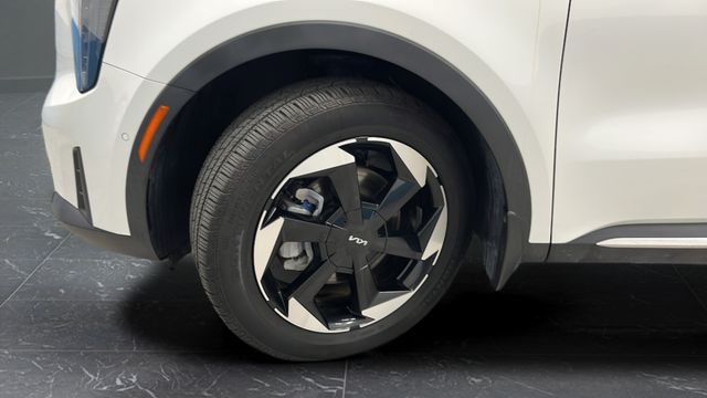 Used 2025 White Kia SX Prestige image 39