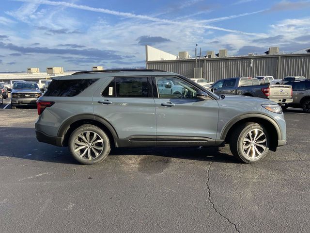 2025 Ford Explorer ST-Line 2