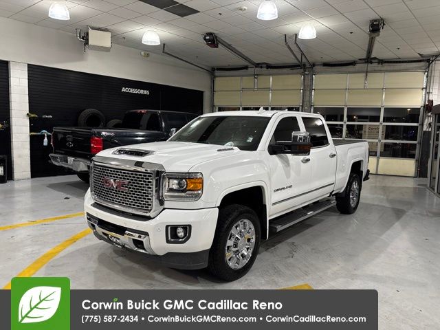 White 2017 GMC Sierra 2500HD Pickup Truck Four-Wheel Drive 6-Speed Automatic