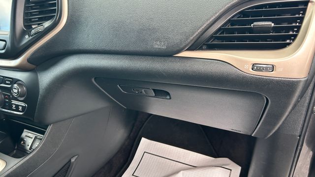 Used 2016 Jeep Cherokee SUV