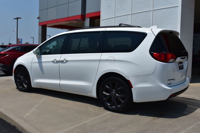 Used 2019 Chrysler Pacifica Van