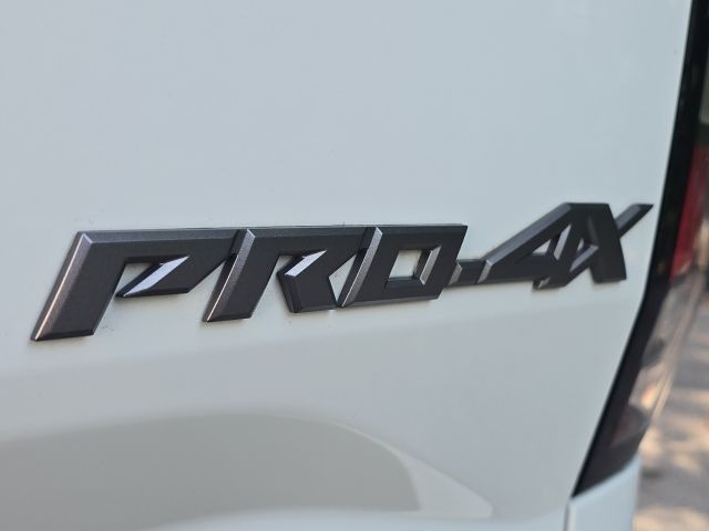 2022 Nissan Frontier PRO-4X:C02734A