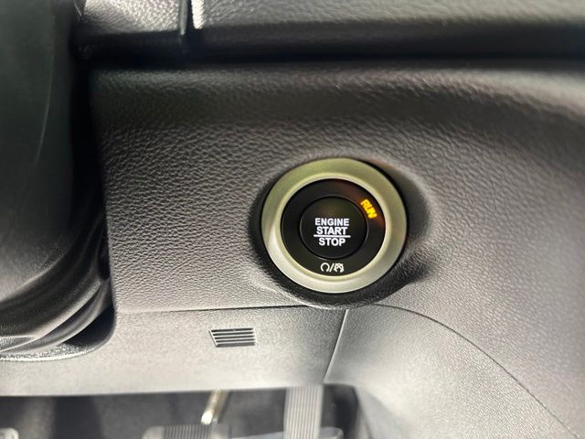 Used 2025 Chrysler Pacifica Van