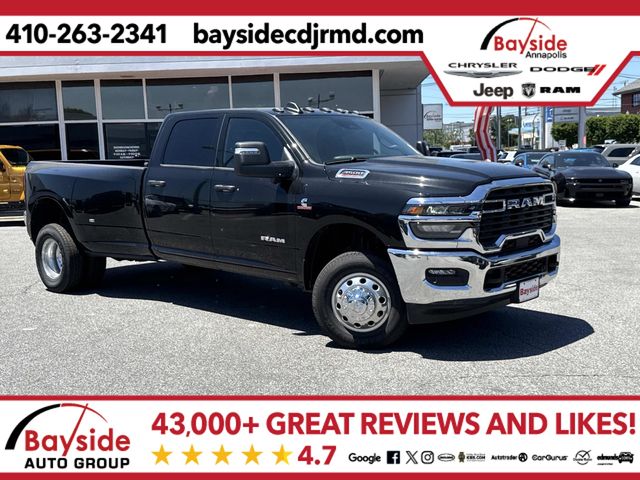 Diamond Black Crystal Pearlcoat 2026 RAM 3500 Pickup Truck Four-Wheel Drive 8-Speed Automatic