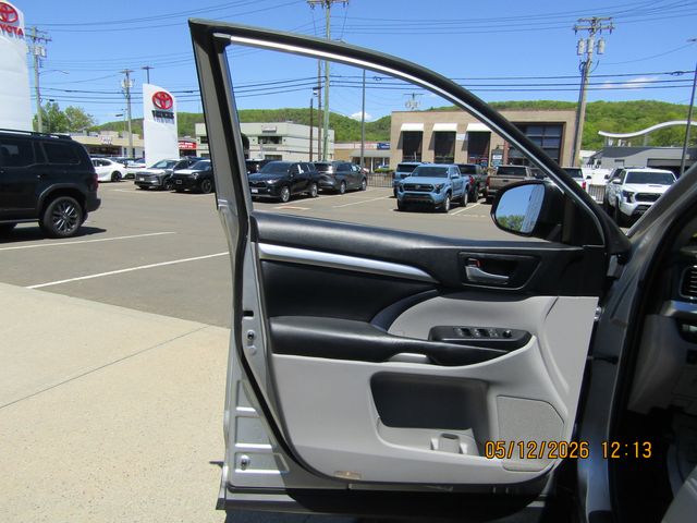 used 2019 Toyota Highlander car, priced at $25,499