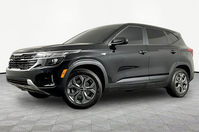 Fusion Black 2024 Kia Seltos LX AWD SUV / Crossover All-Wheel Drive Continuously Variable Transmission